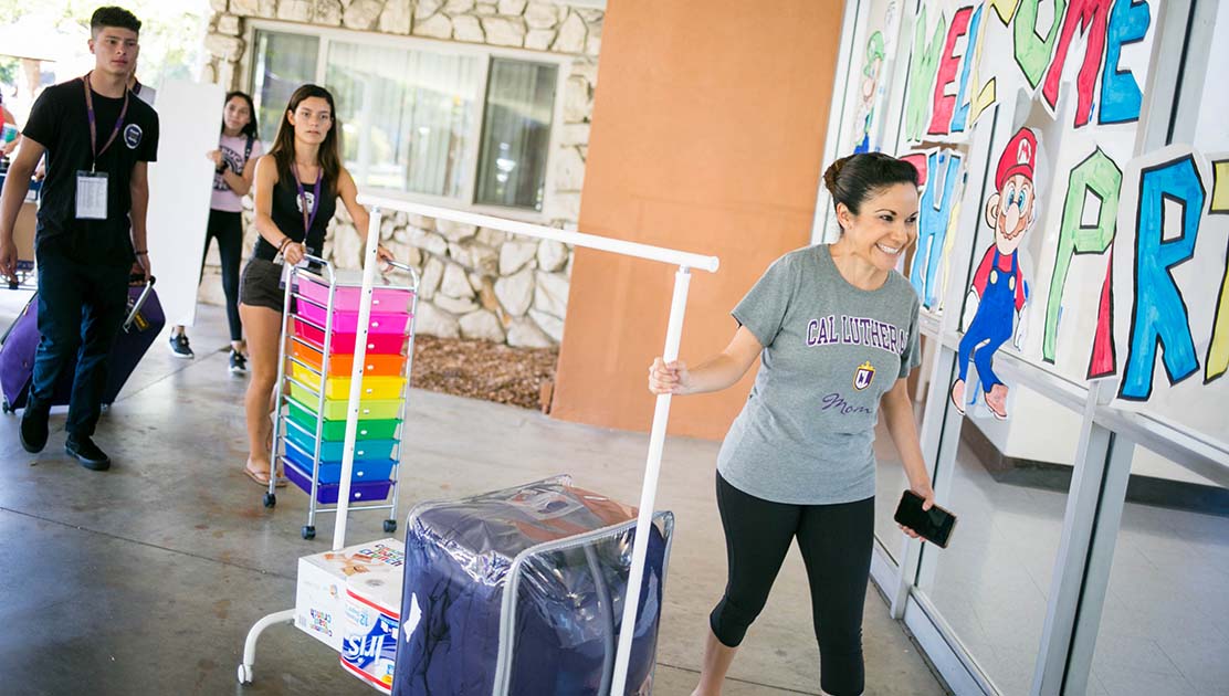 Students moving in